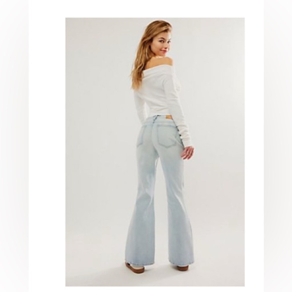 Free People “we the free” CRVY vintage wideleg flare jeans